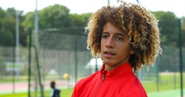 Mục tiêu của MU bất ngờ tập luyện cùng đội bóng Việt Nam