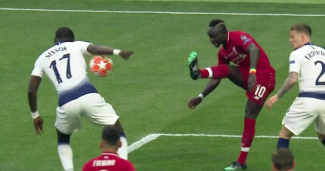 Tranh cãi quả penalty của Liverpool ở chung kết C1