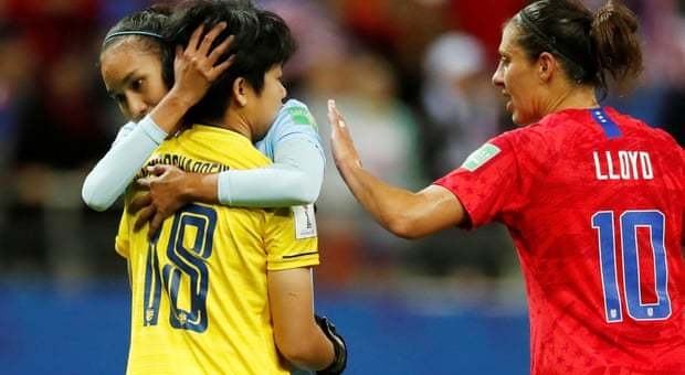 'Chẳng có gì phải thương cảm cho tuyển nữ Thái Lan'