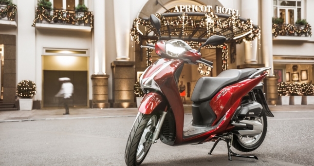 Cầm lái đường dài SH150i ABS: Cần một cô gái phía sau nữa…