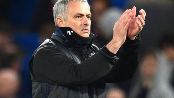 Một sân bóng bị đóng cửa sau lời chỉ trích của Mourinho
