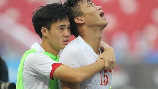 Tin bóng đá VN 17/3: Văn Toàn động viên Ngọc Hải sau biến cố