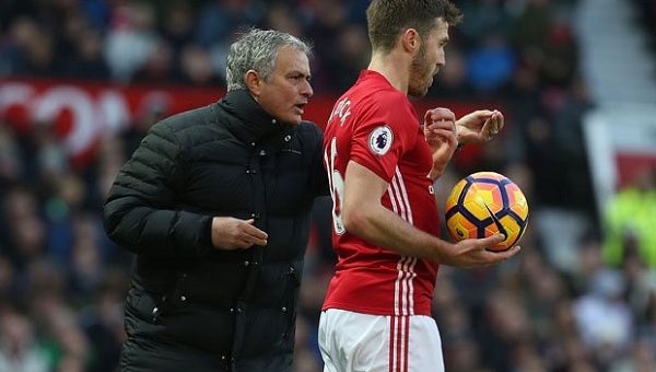 Man Utd đạt thỏa thuận chiêu mộ tiền vệ thay Carrick
