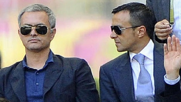 Siêu cò thuyết phục thành công James Rodriguez về MU?