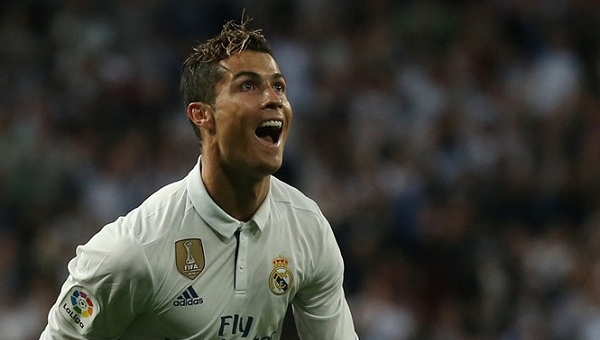 CR7 lên tiếng sau hàng loạt kỷ lục và cơ hội đánh bại Messi