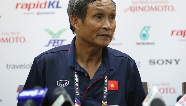 HLV Mai Đức Chung nghẹn ngào nói lời chia tay tuyển VN