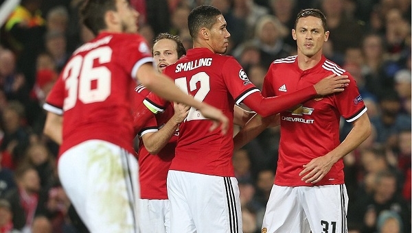 Hạ Benfica, MU củng cố ngôi đầu bảng