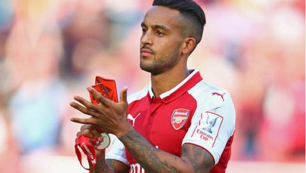 Walcott chia tay Arsenal, cập bến Southampton