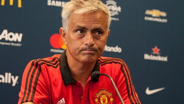 Mourinho hé lộ số cầu thủ đến và đi trong thời gian tới