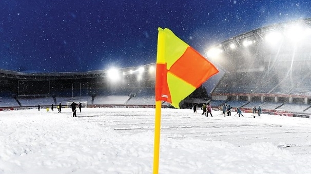 Tuyết rơi dày đặc, khả năng hoãn chung kết VN-Uzbekistan