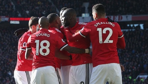 Lukaku tỏa sáng, MU ngược dòng hạ Chelsea