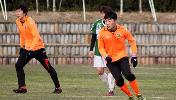 Xuân Trường lần đầu đá chính, Gangwon bị cầm hòa
