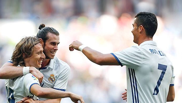 Bóng đá TBN 1/3: 5 đồng đội phản đối CR7, Barca thiệt quân