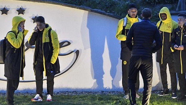 NÓNG: UEFA, FIFA lên tiếng vụ xe bus Dortmund bị đánh bom