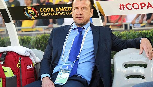 Cựu HLV ĐT Brazil nộp hồ sơ ứng tuyển dẫn dắt ĐTQG Thái Lan