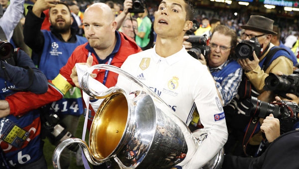 Lập cú đúp giúp Real vô địch, CR7 tuyên bố 3 điều chắc nịch