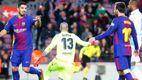 Messi sút trượt penalty, Barca vẫn thắng đậm Deportivo