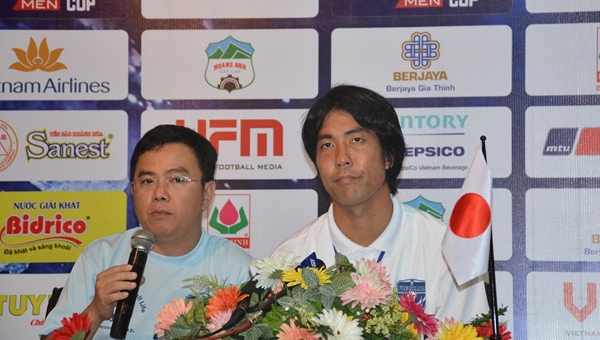 HLV Yokohama ấn tượng với 2 sao trẻ HAGL, muốn mang về Nhật