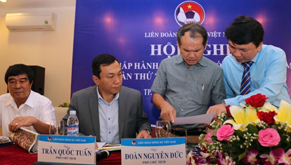 Tin HOT trưa 4/1: FIFA giám sát VFF, Quảng Nam có tân binh thứ 3