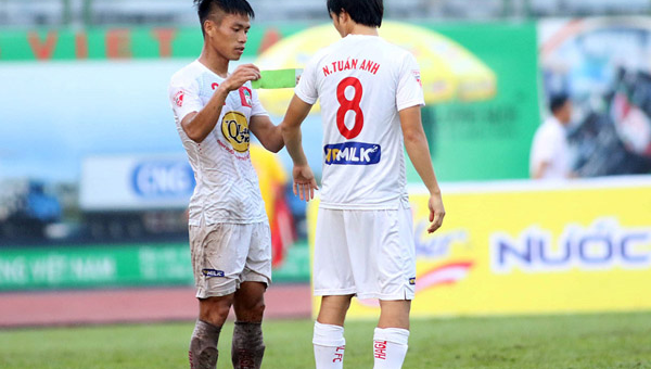 Tuyển thủ U23 Việt Nam vào sân, HAGL đả bại đội bóng Hàn Quốc