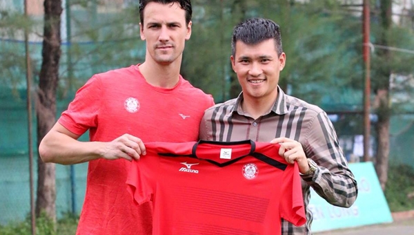 Tin HOT trưa 22/2: TP.HCM chia tay cựu sao MU là chiêu trò PR?