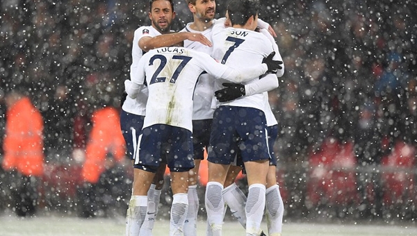 Kết quả bóng đá hôm nay 1/3: Tottenham thắng đậm trong mưa tuyết