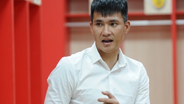 Công Vinh đòi tẩn ngoại binh, cả nhà suýt chết vì thuốc chuột