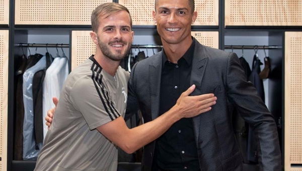 Juventus khiến NHM hụt hẫng khi thông tin về Ronaldo