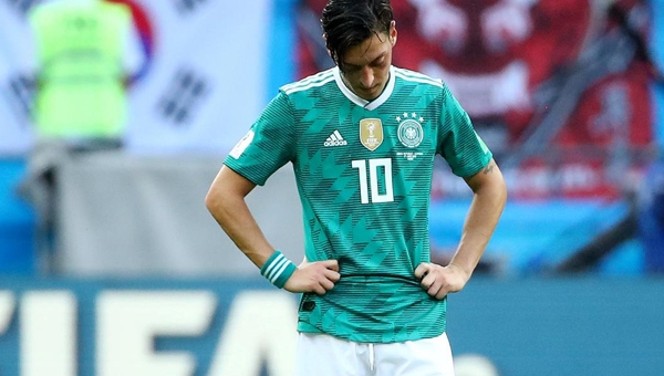 SỐC: Ozil tuyên bố giã từ ĐT Đức vì lý do...