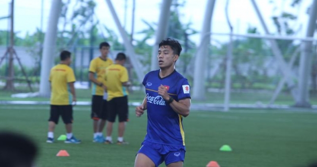 U23 Việt Nam luyện thể lực: Văn Thanh 'vô đối', Công Phượng nghỉ sớm