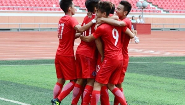 Hong Kong thắng đậm, vươn lên đầu bảng A