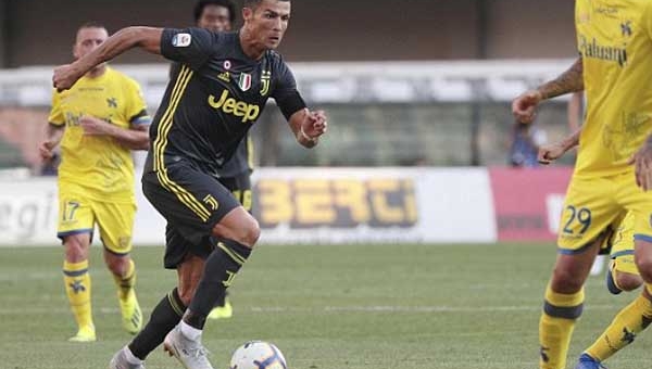 Ronaldo ra mắt, Juventus “hụt chết” trước Chievo