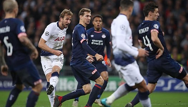 Kane lập cú đúp, Tottenham “hụt chết” trước PSV