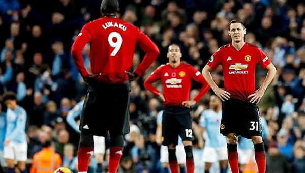 BXH Ngoại hạng Anh sau vòng 12: MU tiếp tục chìm sâu