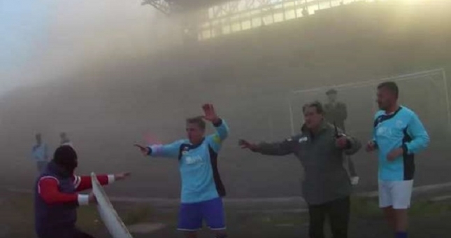 Cầu thủ Italia dàn cảnh bị bắt cóc giữa trận đấu để... giải nghệ