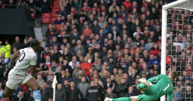 Phát sốt với pha cứu thua không tưởng của De Gea trước West Ham