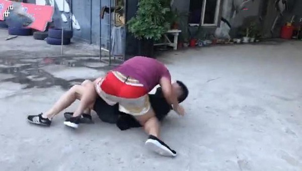 Đệ tử 3 đời của Diệp Vấn bị quật ngã như một đô vật