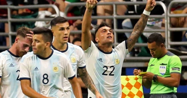 Martinez lập hat-trick, Argentina thắng đậm đà trước Mexico