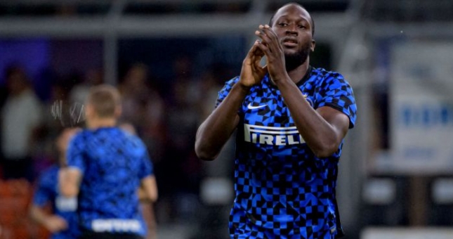 BLV trả giá đắt vì ám chỉ Lukaku là… khỉ