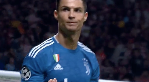 Ronaldo giải thích hành động kì lạ khiến CĐV Atletico tức giận