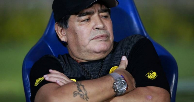 Huyền thoại Maradona đuổi 7 cầu thủ vì đội nhà thua liên tiếp