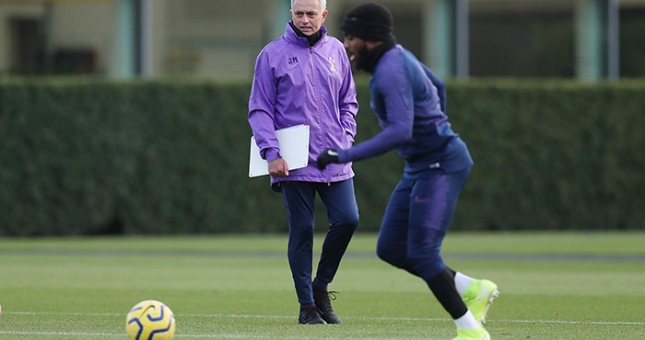 Video buổi tập đầu tiên của Tottenham dưới thời HLV Mourinho
