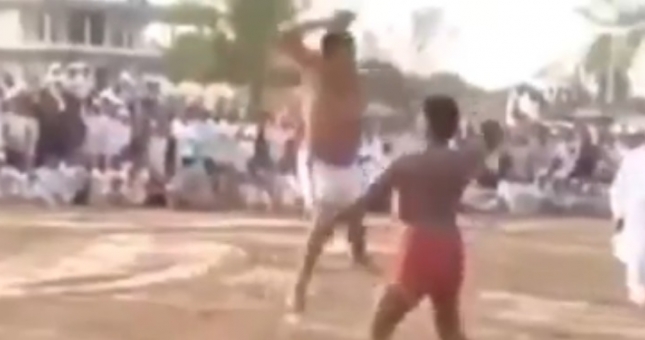 VIDEO: Cuộc thi vừa vật vừa tát có một không hai trên thế giới