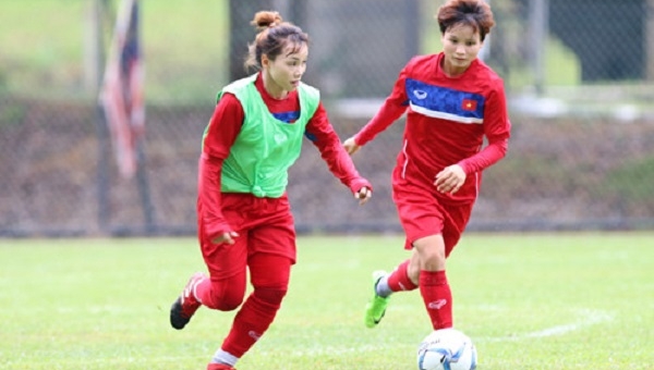 'Khóc dở mếu dở' vì đói ăn, tuyển Việt Nam vẫn quyết ra sân tập luyện 