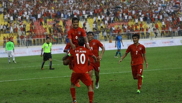 Aung Thu tỏa sáng, U22 Myanmar dễ dàng đánh bại Singapore