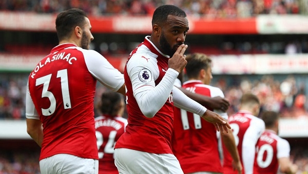 Welbeck tỏa sáng, Arsenal 'xử' đẹp Bournemouth