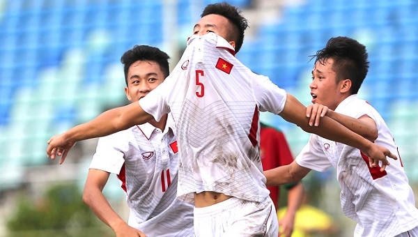 Bùi Hoàng Việt Anh: Sát thủ ẩn mình dưới vỏ bọc trung vệ U18VN