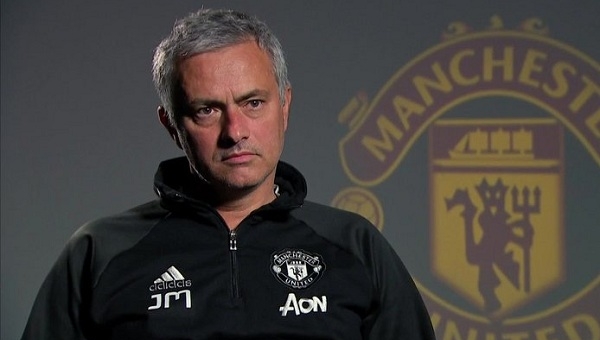 Ký hợp đồng khủng, MU quyết biến Mourinho thành Sir Alex 2.0