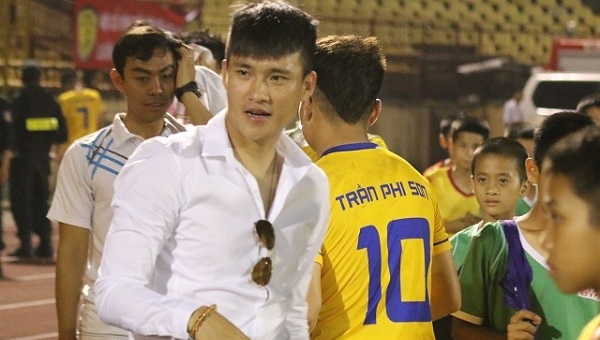 Công Vinh chiêu mộ 'Ronaldo xứ Nghệ' với giá 9 tỷ đồng?