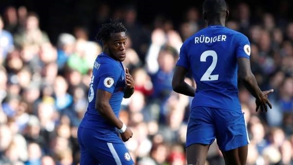 Batshuayi lập cú đúp, Chelsea thắng nhọc Watford trên sân nhà
